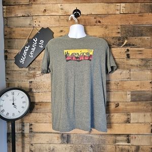 Levi's men's green short sleeve shirt with western theme size large